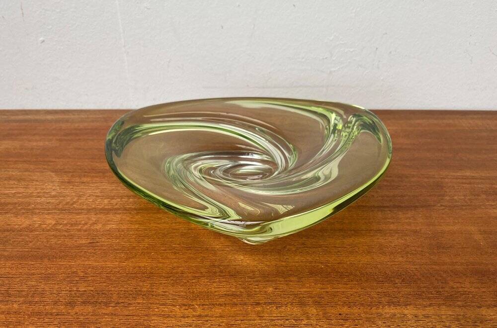 Mid-century modern crystal fruit bowl by Rene Delvenne for Val Saint Lambert, Belgium, 1960s.