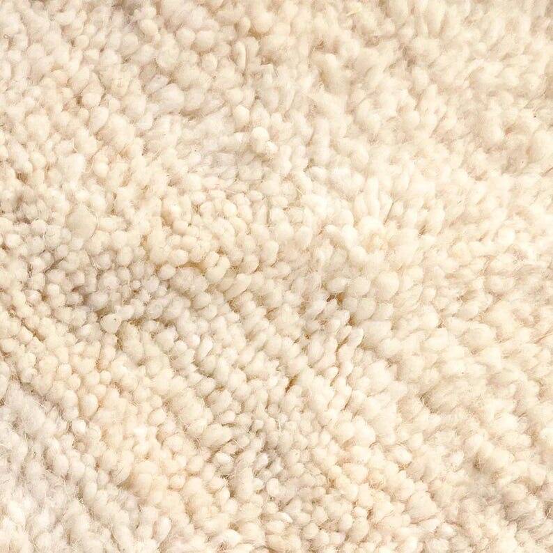 Handmade pure wool rug, traditional artisan, size 150 x 250 cm.