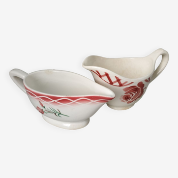 Duo of gravy boats