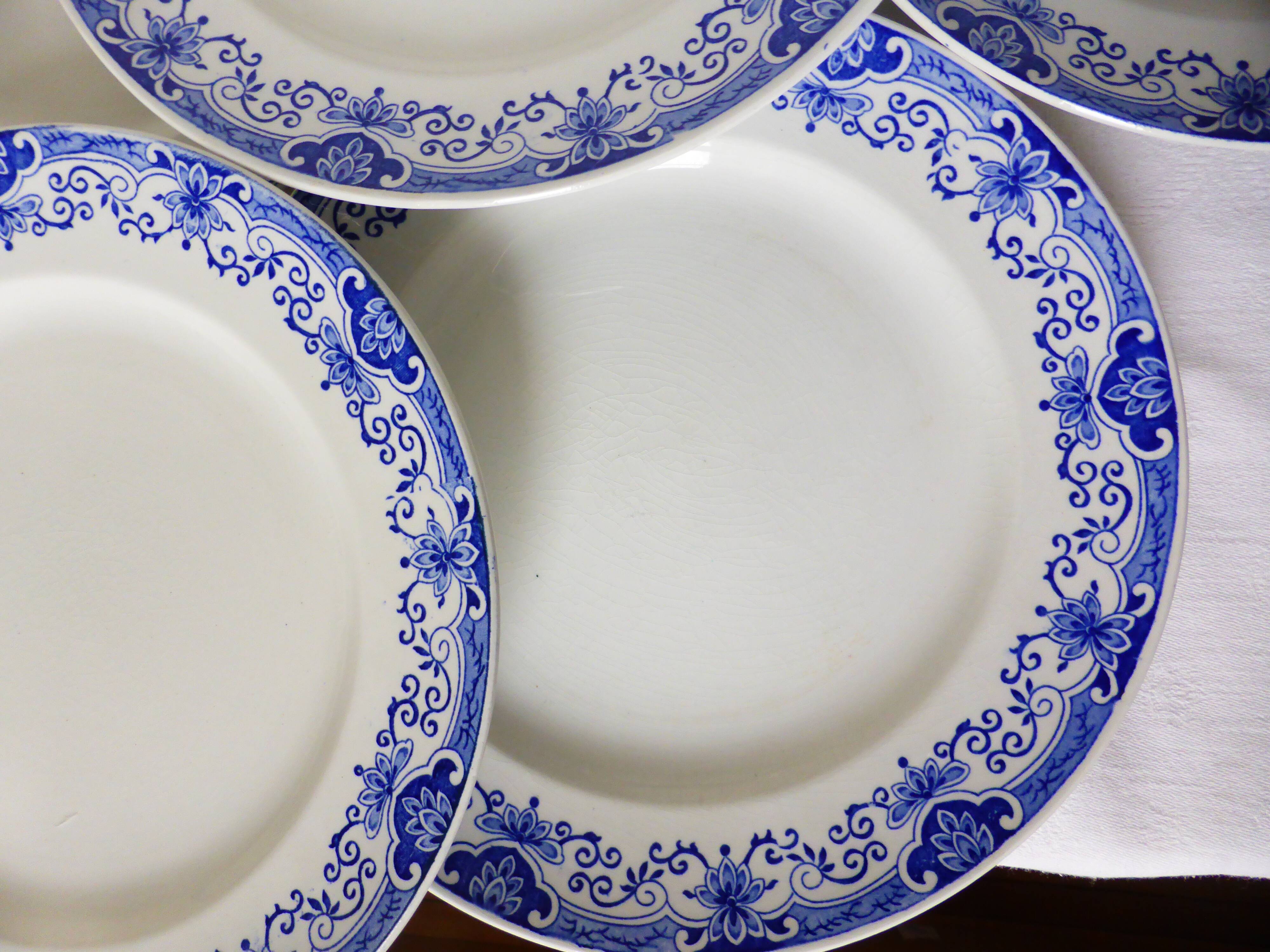 6 flat plates from the Boch Frères La Louvière porcelain model Dina