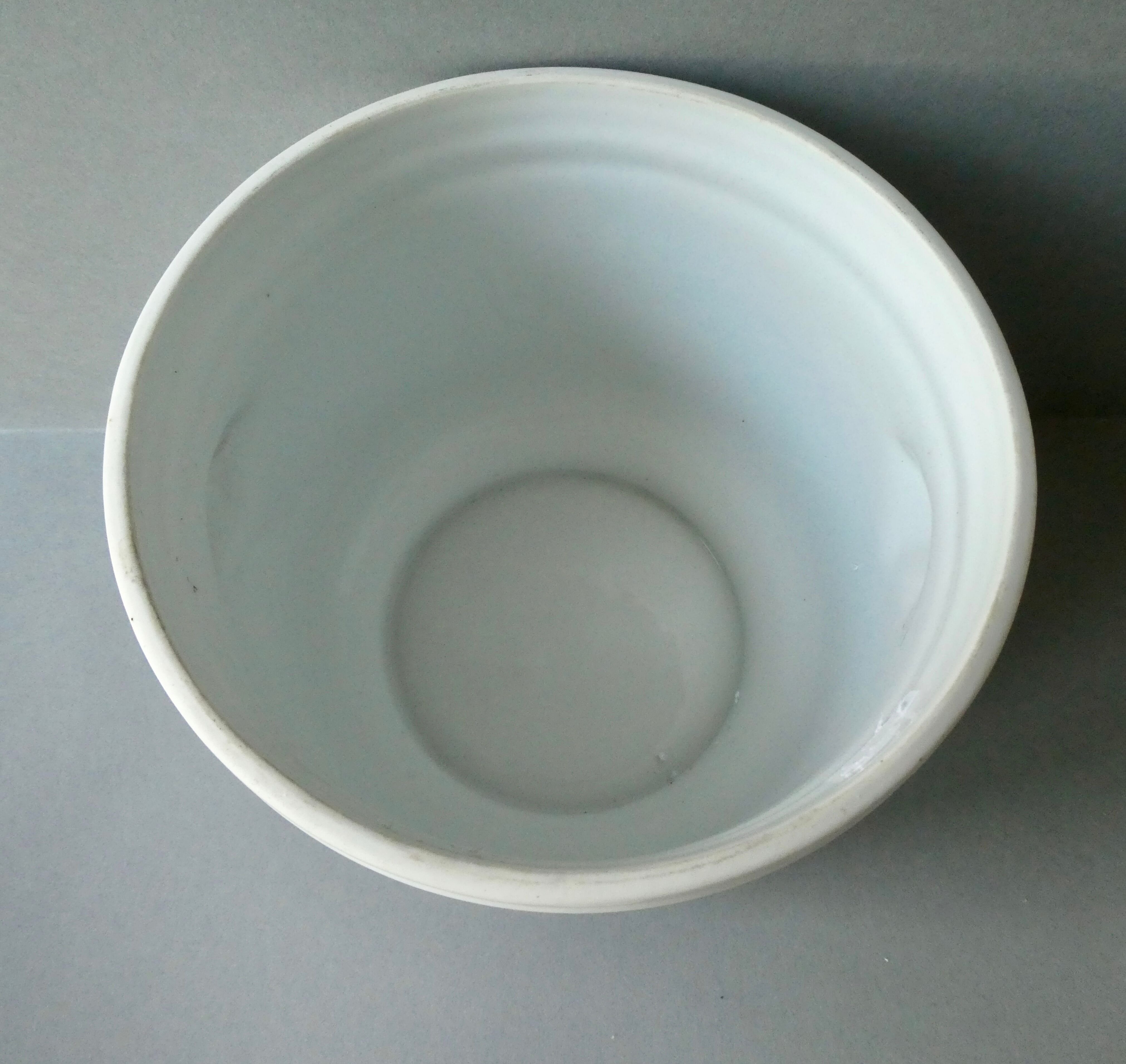 Cache pot en porcelaine blanche
