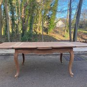 Louis XV extendable dining table, renovated, walnut, 250cm, 18th century.