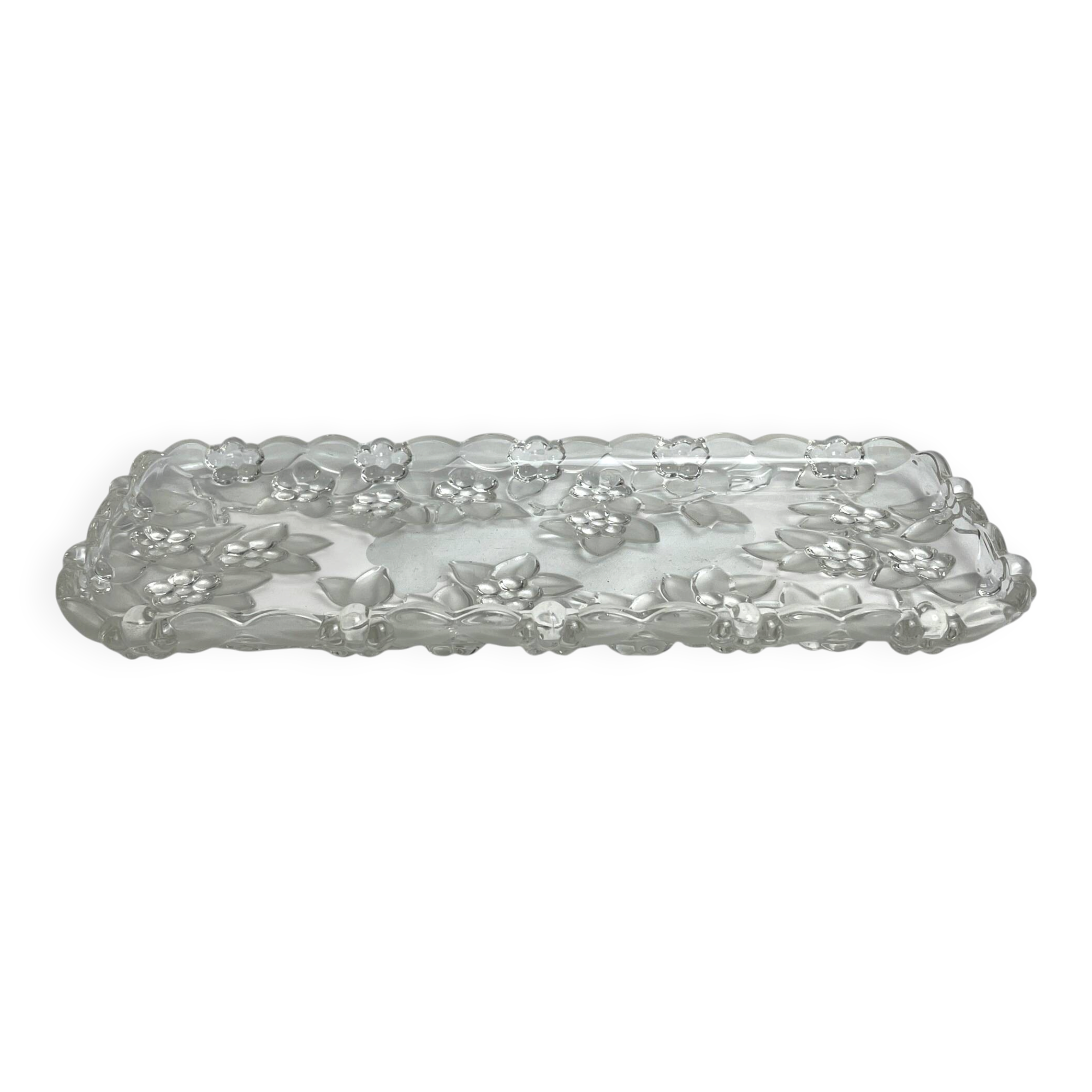 Tableware, glass cake dish decorated with flowers from the 20th century.