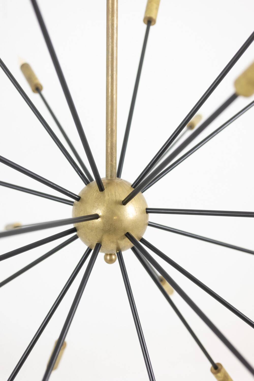 Sputnik-shaped chandelier in patinated gold-plated brass and black lacquer. Contemporary.