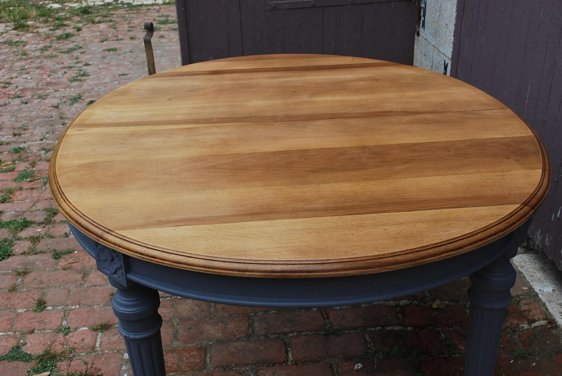 Roundtable with extension cords