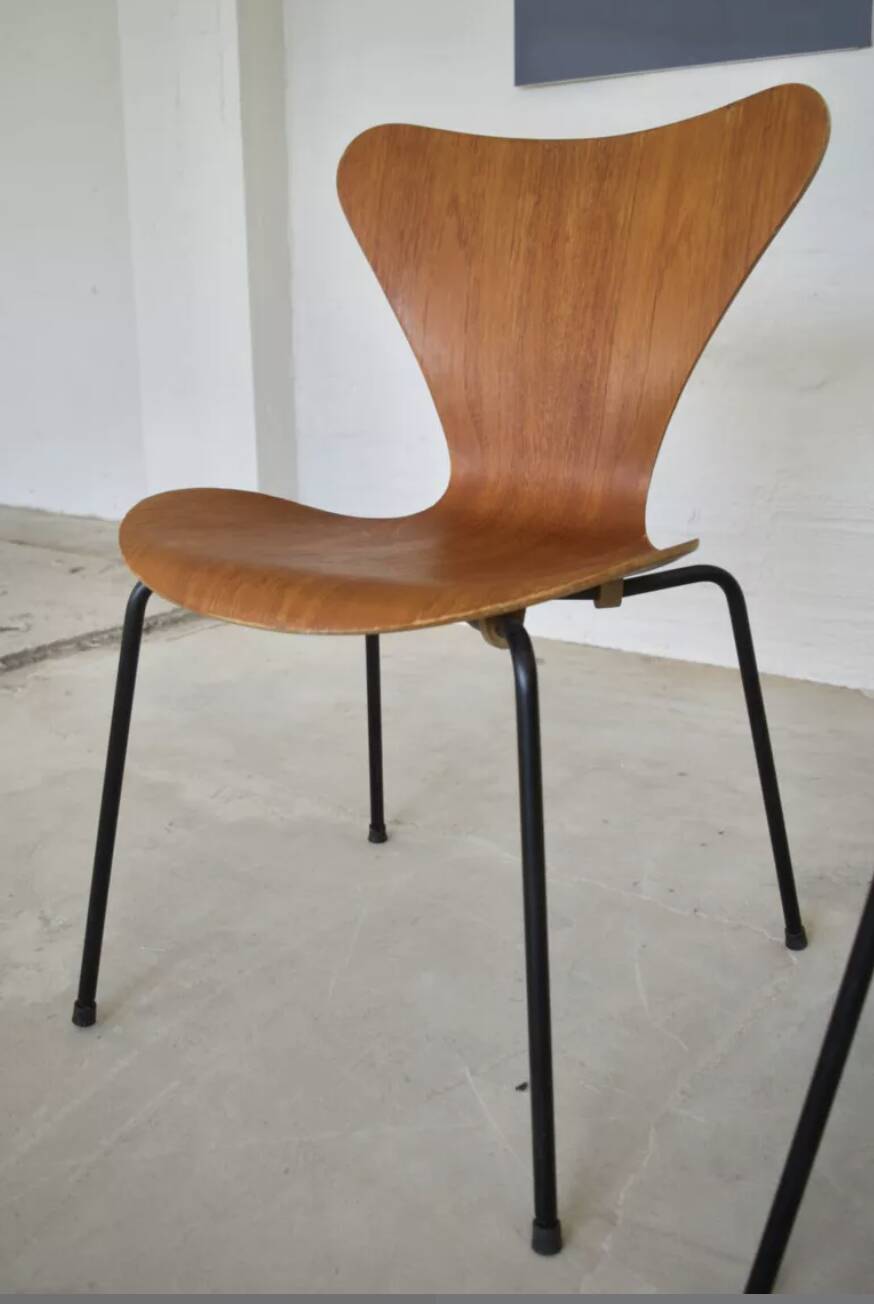 Model 3107 Dining Chairs In Teak By Arne Jacobsen For Fritz Hansen.