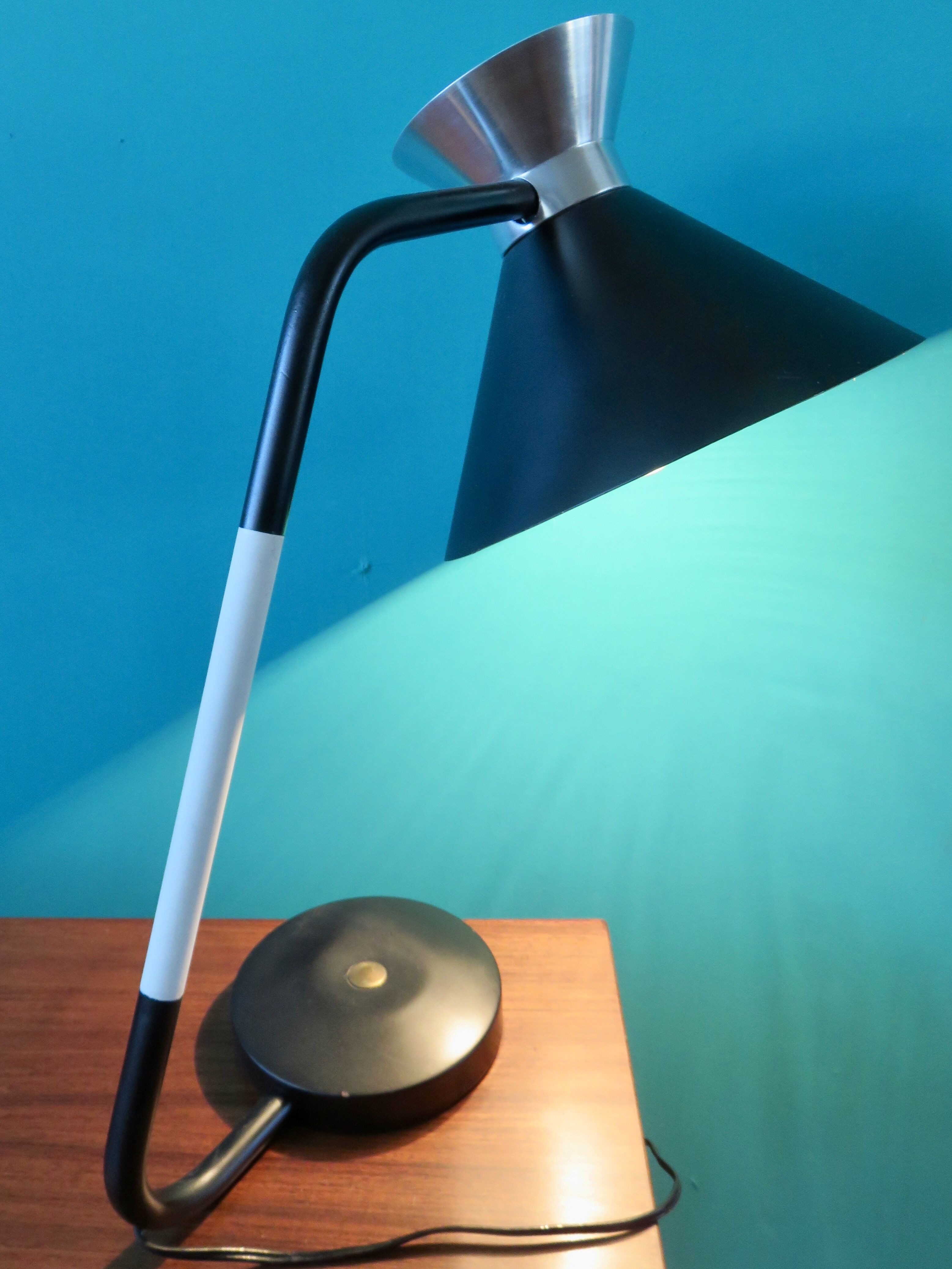 Modernist black and white "Jumo" desk lamp. Modernis France 1950
