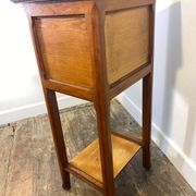 Meuble provincial en chêne, dessus de marbre, intérieur en céramique