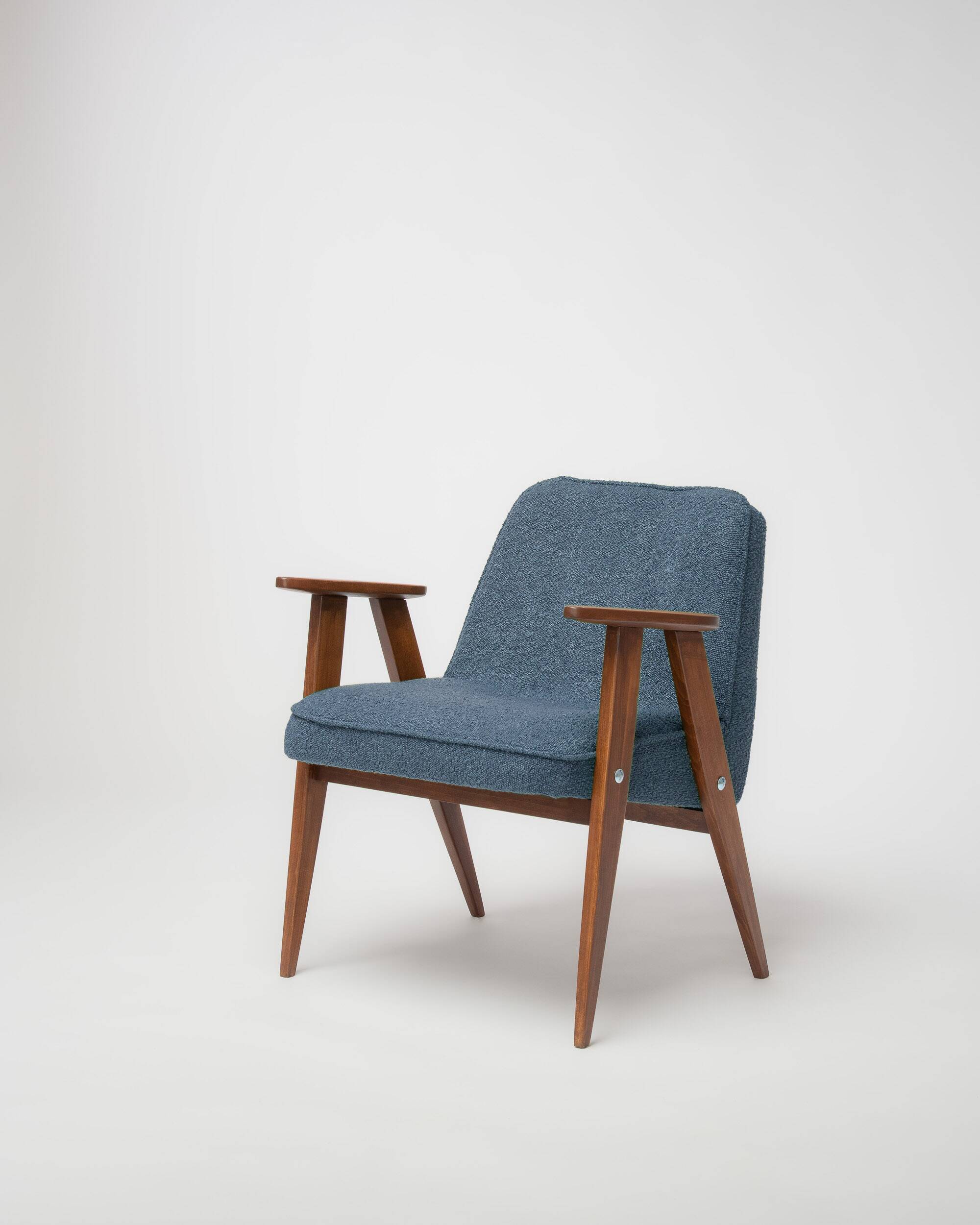 Fauteuil Modèle 366 de Józef Chierowski (1962) – Icône du design polonais