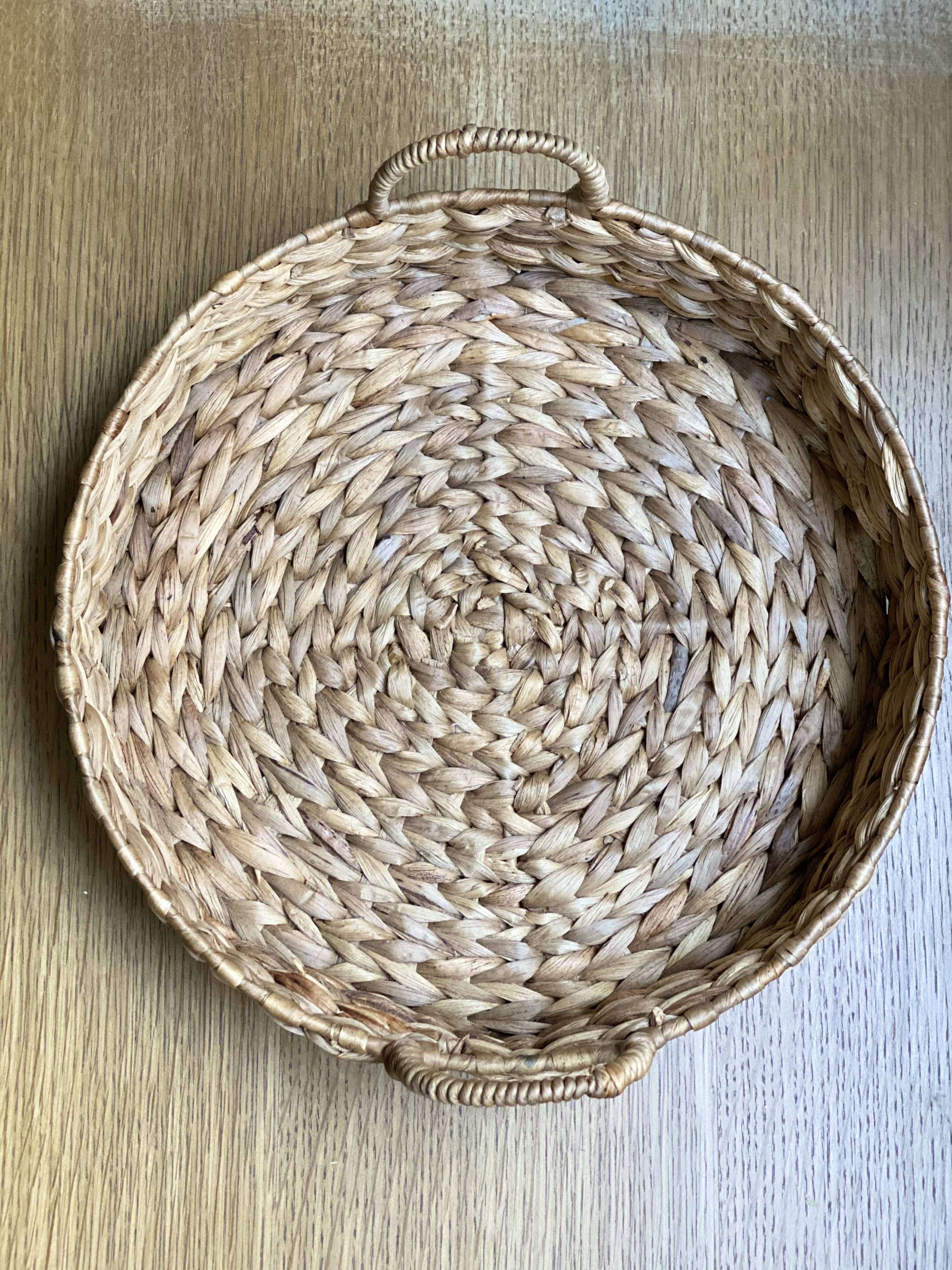 Round top in vintage braided rattan