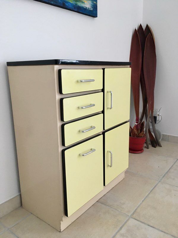 Formica kitchen buffet pale yellow