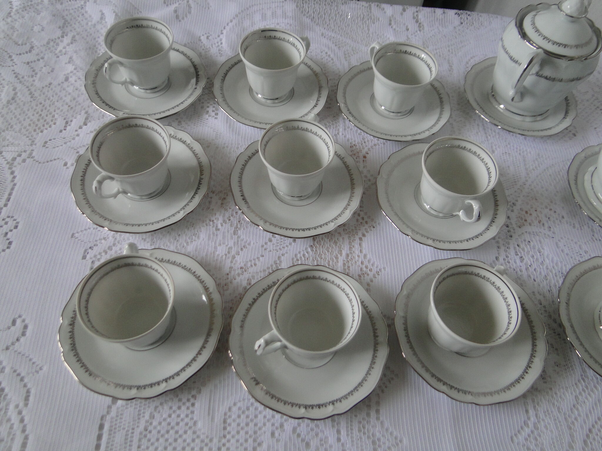 Service à café porcelaine Limoges ulim 12 pieces decor argente fond blanc