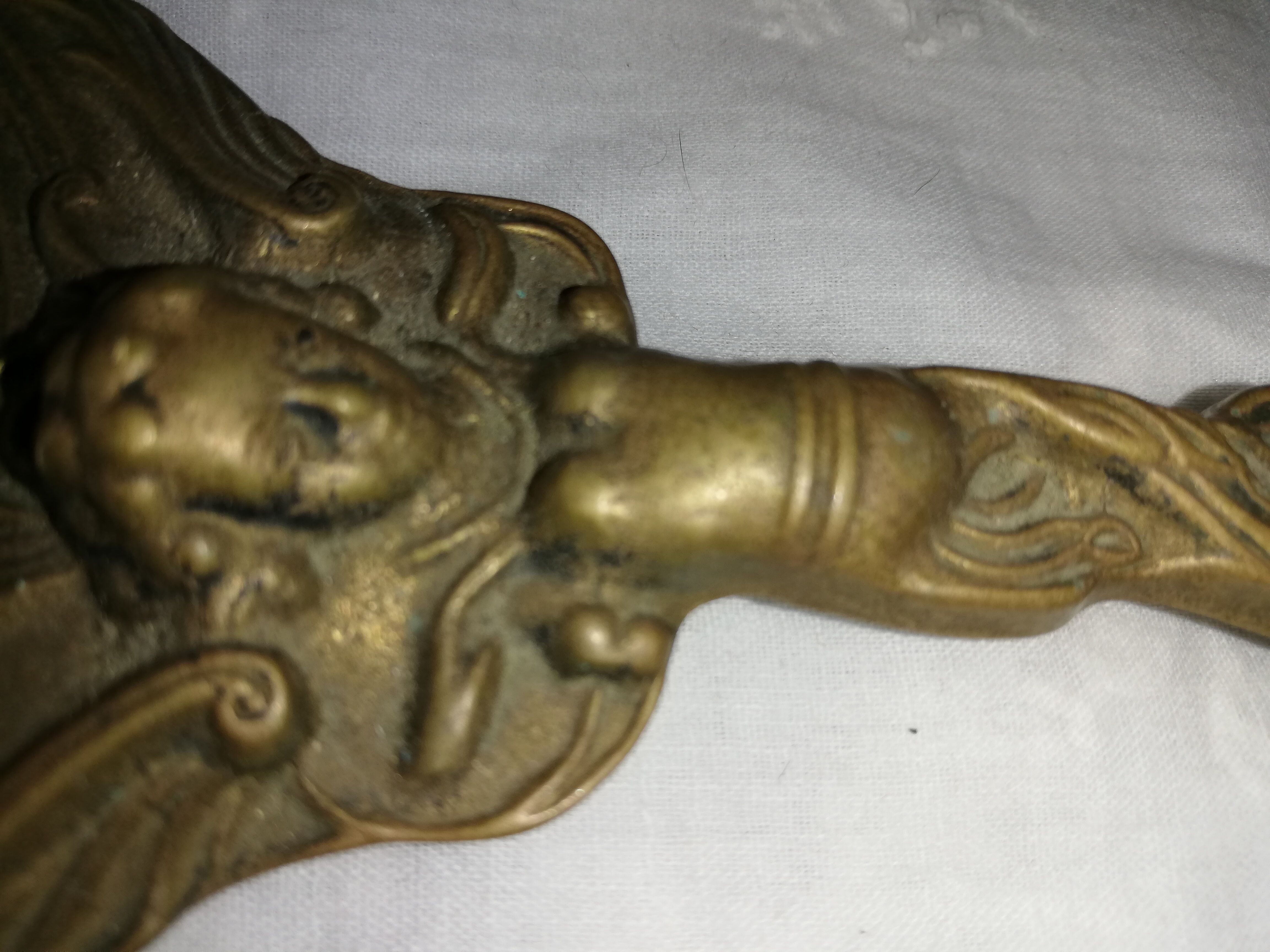 Old hand-facing mirror in gilded bronze