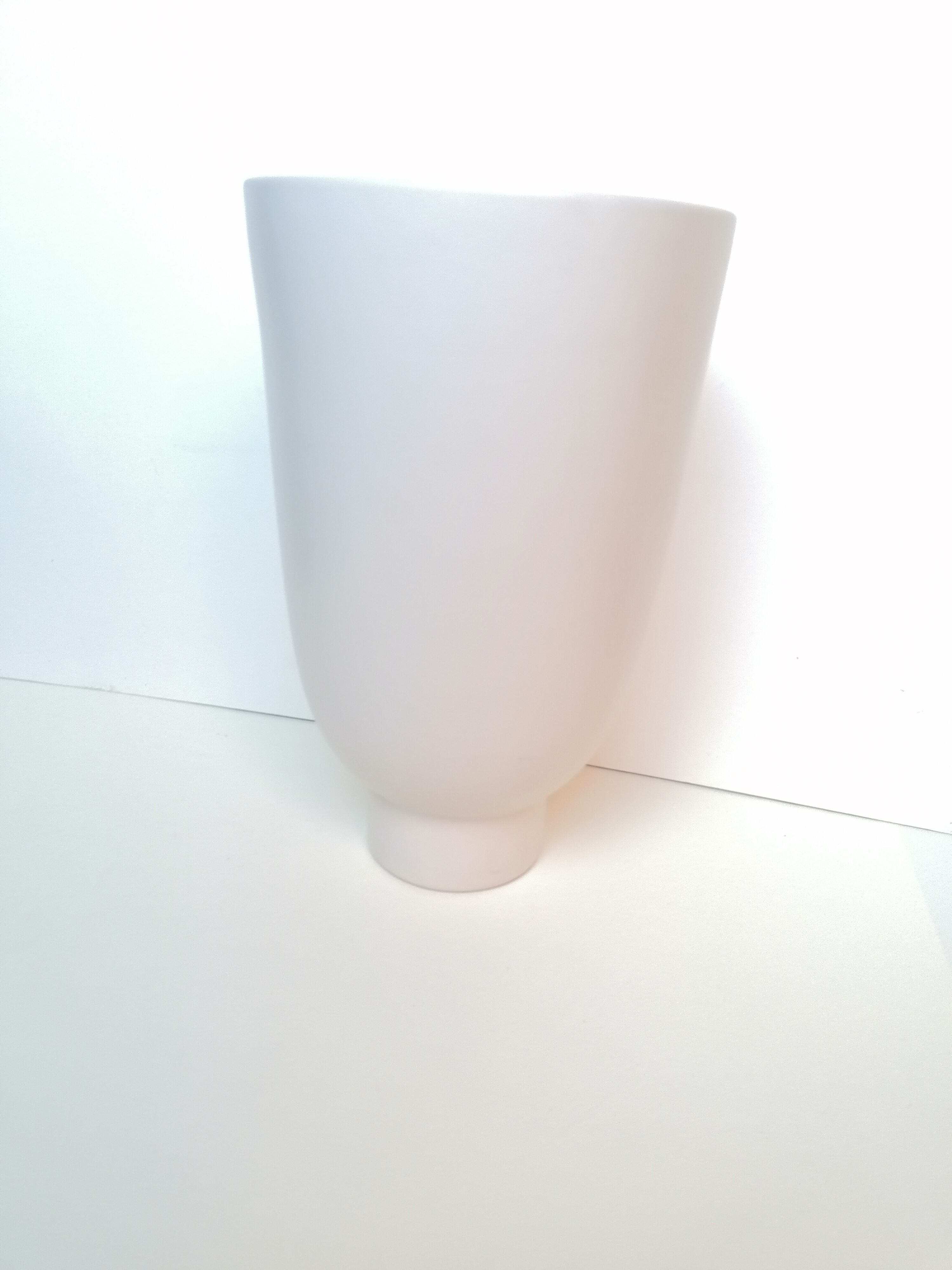 3 Nesting vases in fine pottery