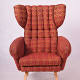 Fauteuil Rouge Midcentury Wingback, État d’origine, fabriqué en Tchéquie des années 1950.