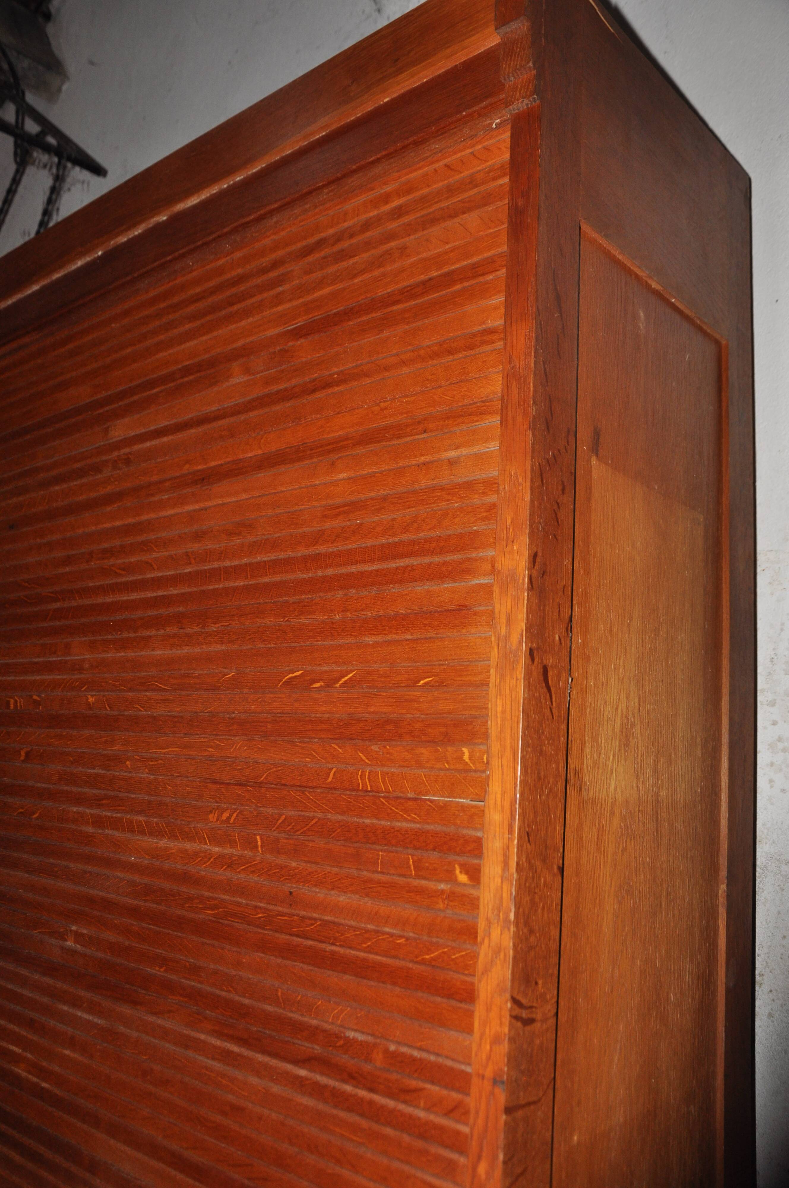 Large curtain cabinet, 2 sections.