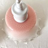 Suspensions en opaline rose et blanche