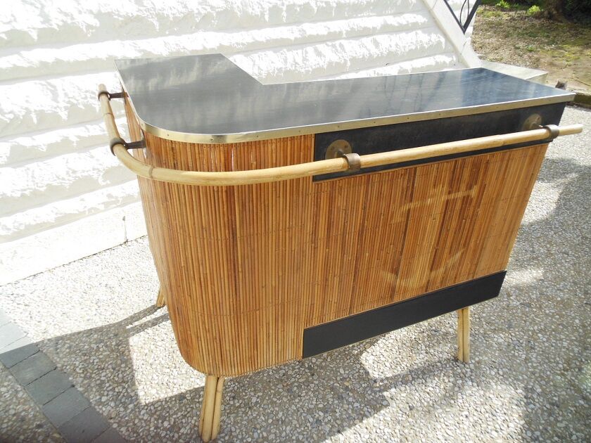 Rattan tiki bar