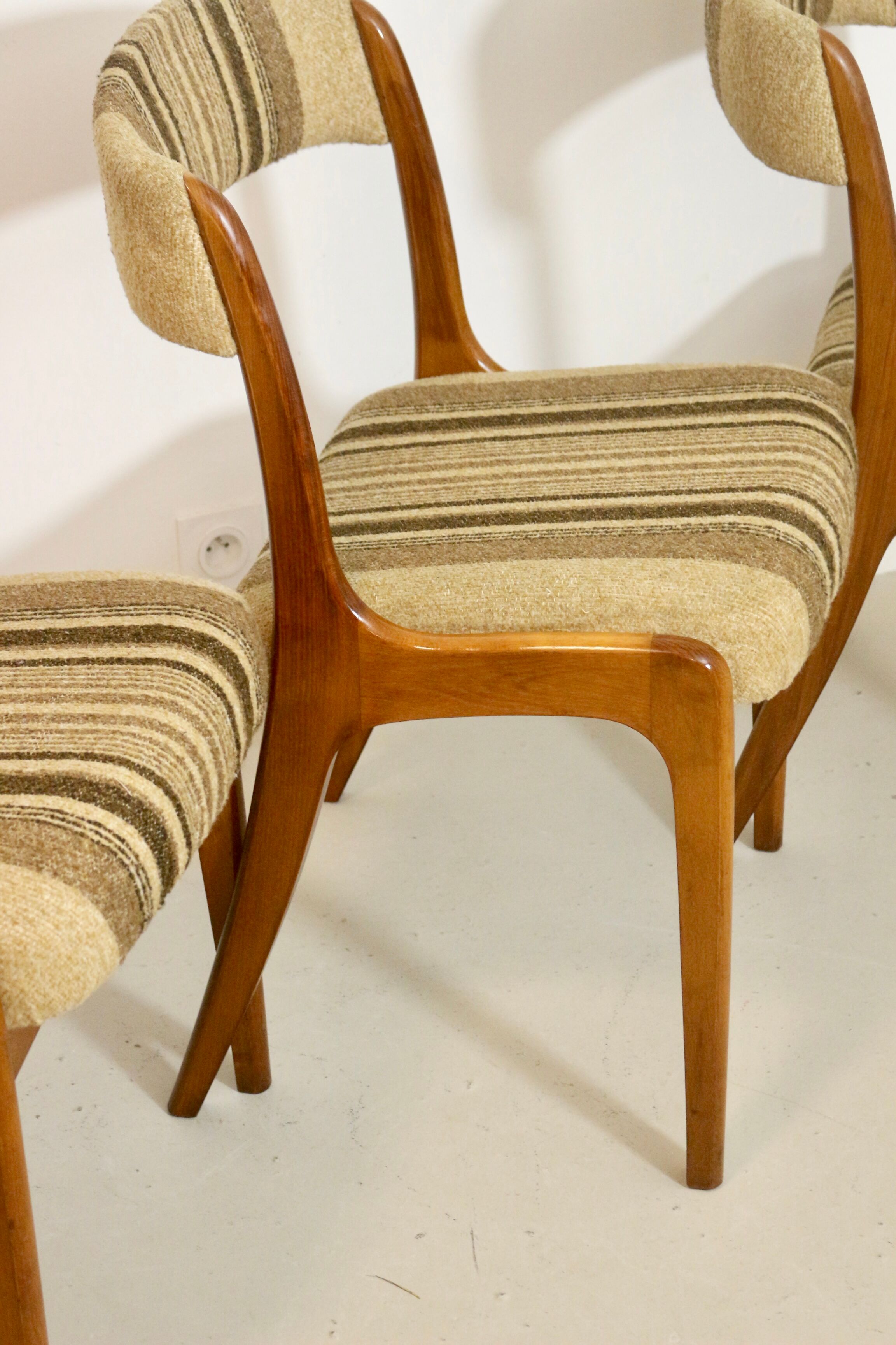 Paire de  chaises gondole Baumann année 60 restaurées.