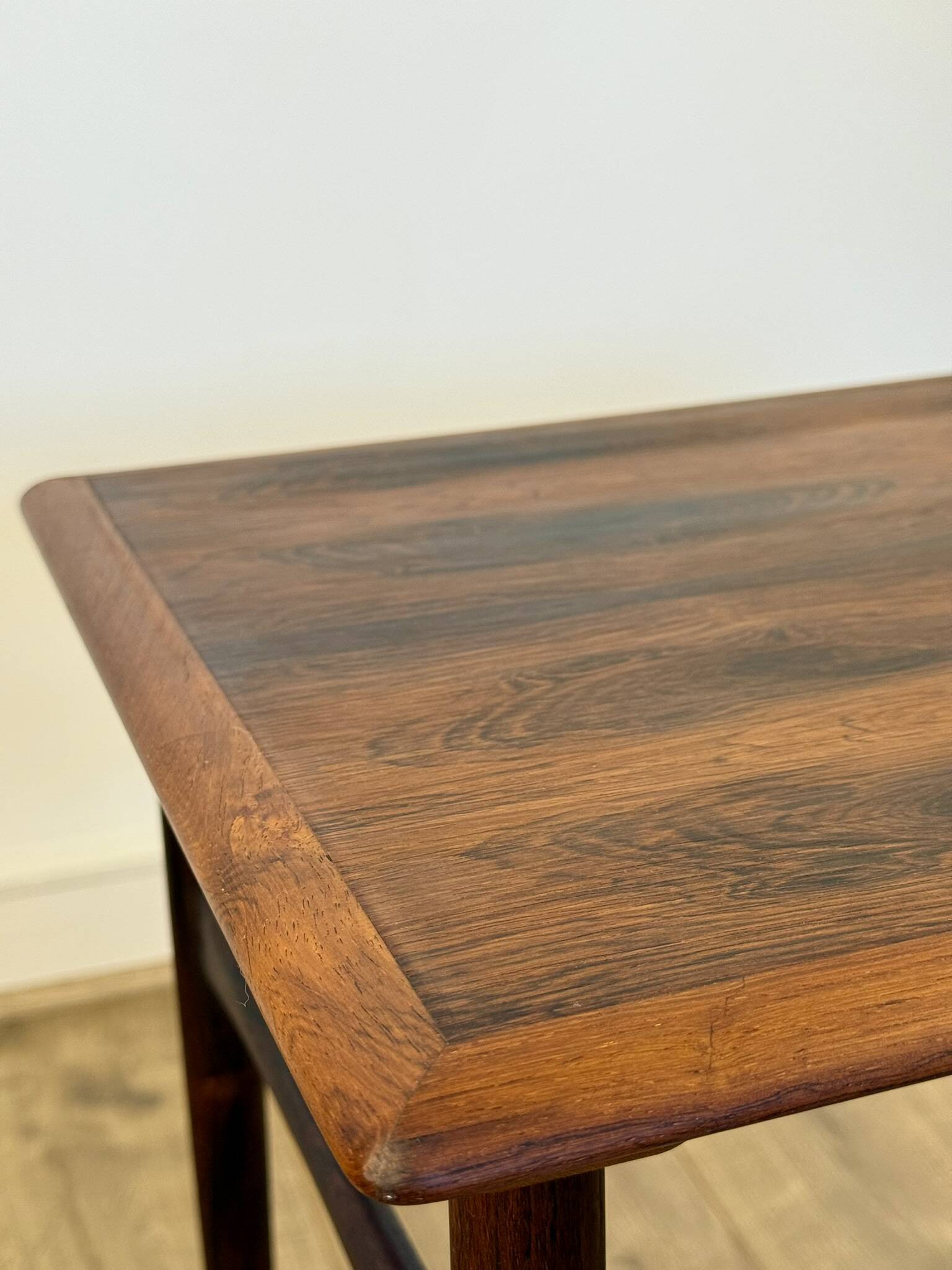 Table d'appoint scandinave en palissandre – Danemark, années 1960-1970