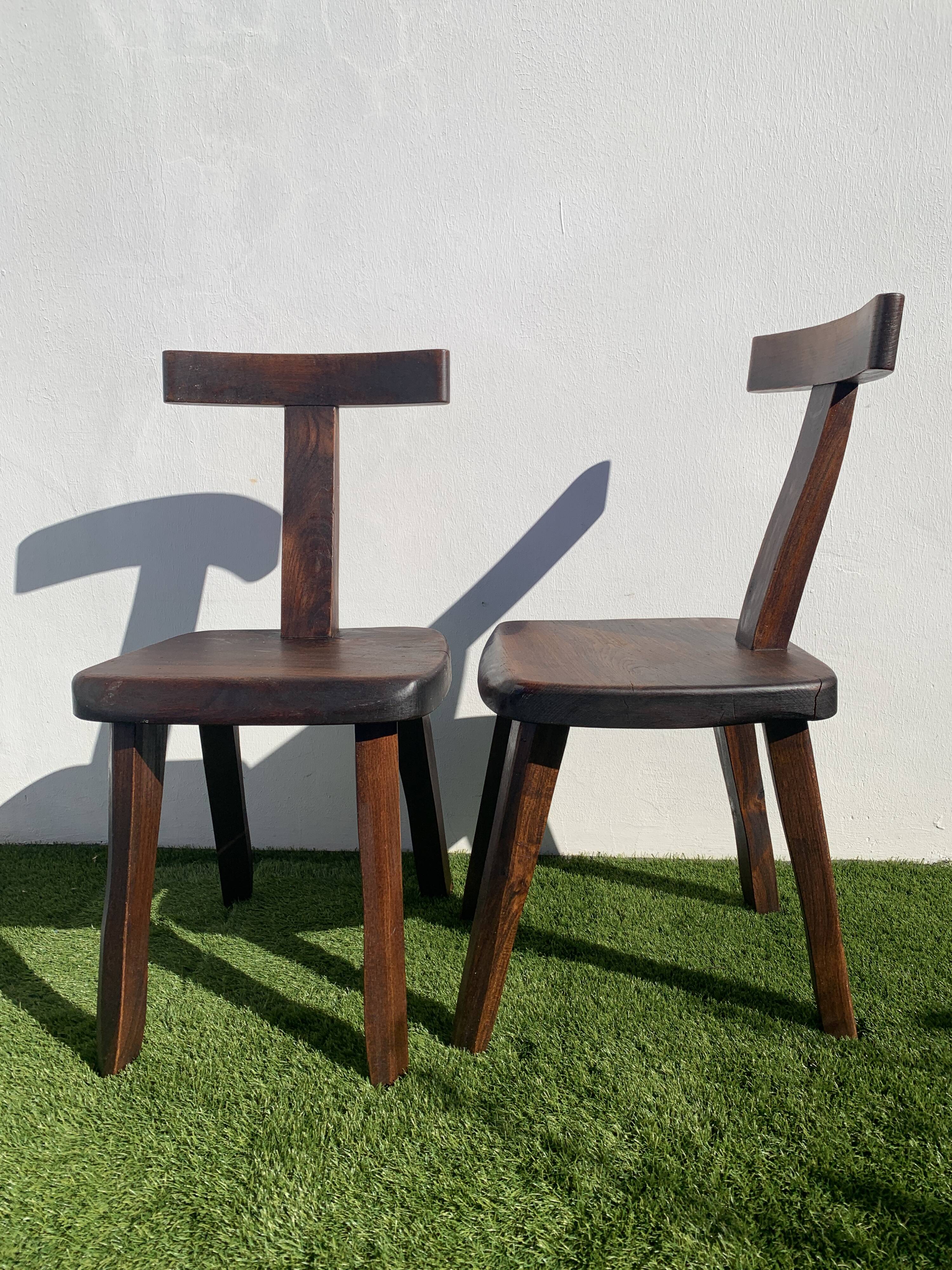 Pair of brutalist T-shaped chairs, solid Aranjou elm, design Olavi Hanninen, 1970