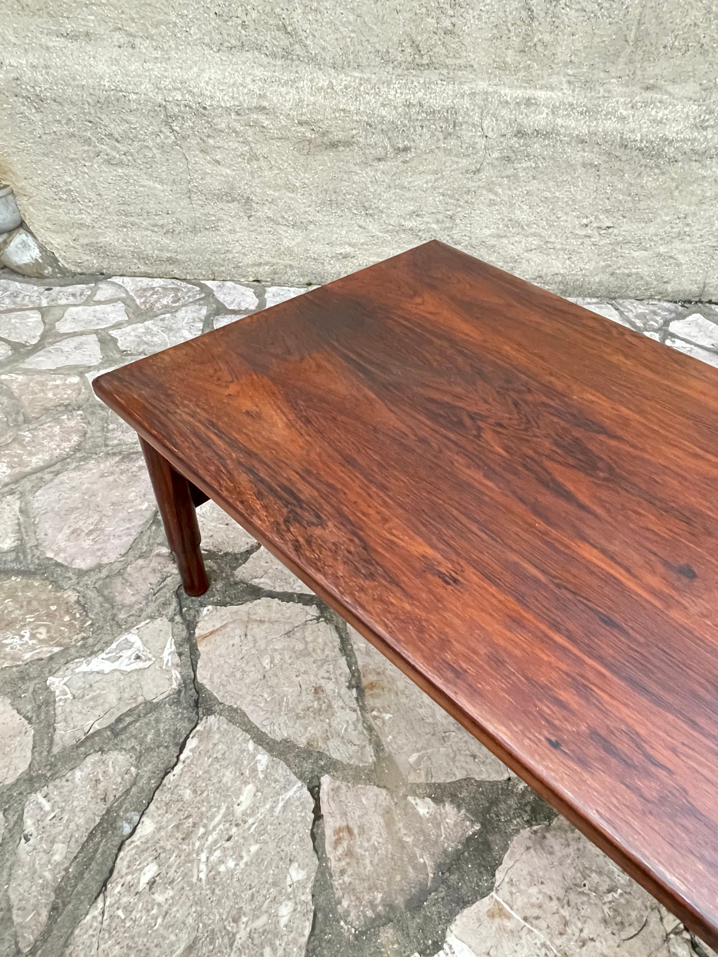 Table basse scandinave en palissandre