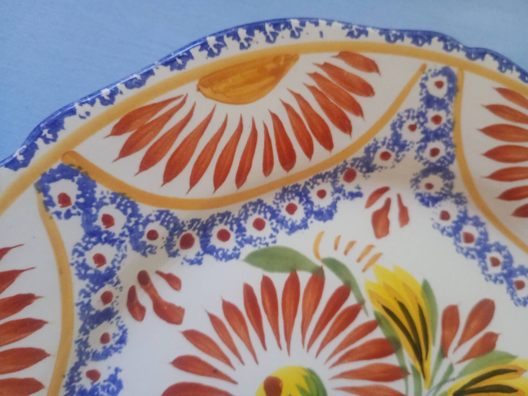 Henriot quimper france - wall plate with flowers - hand-decorated faience