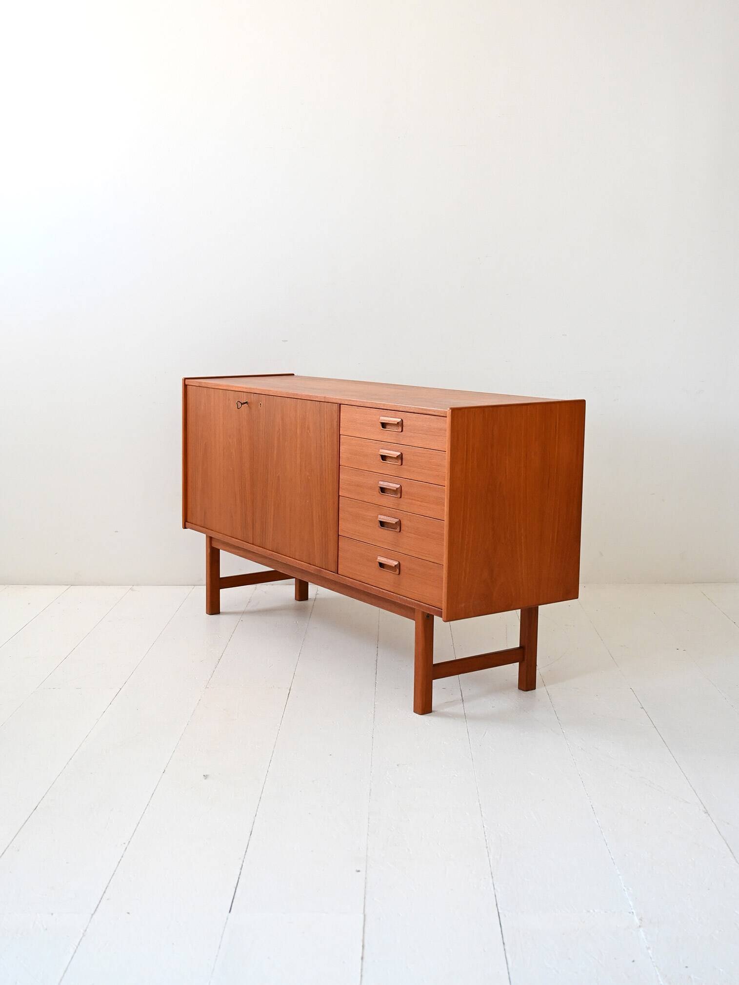 Scandinavian Teak Sideboard with Sculpted Drawers, 1950s/1960s