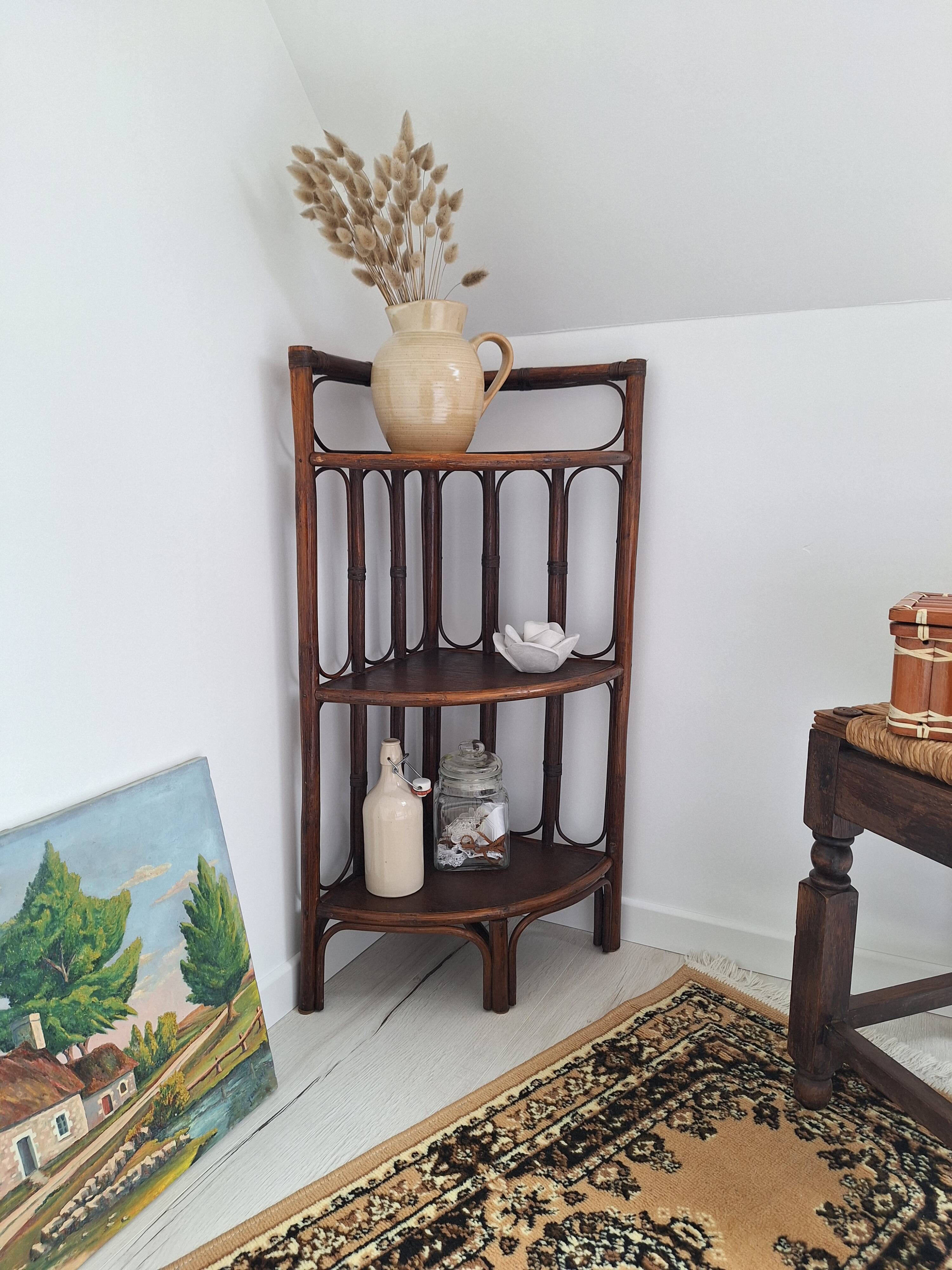 Etagère d'angle en rotin