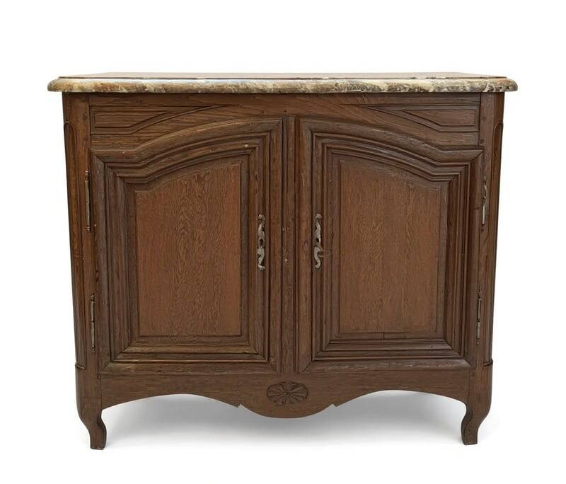 Oak hunting buffet in Louis XIV style, 18th century, with a marble top.