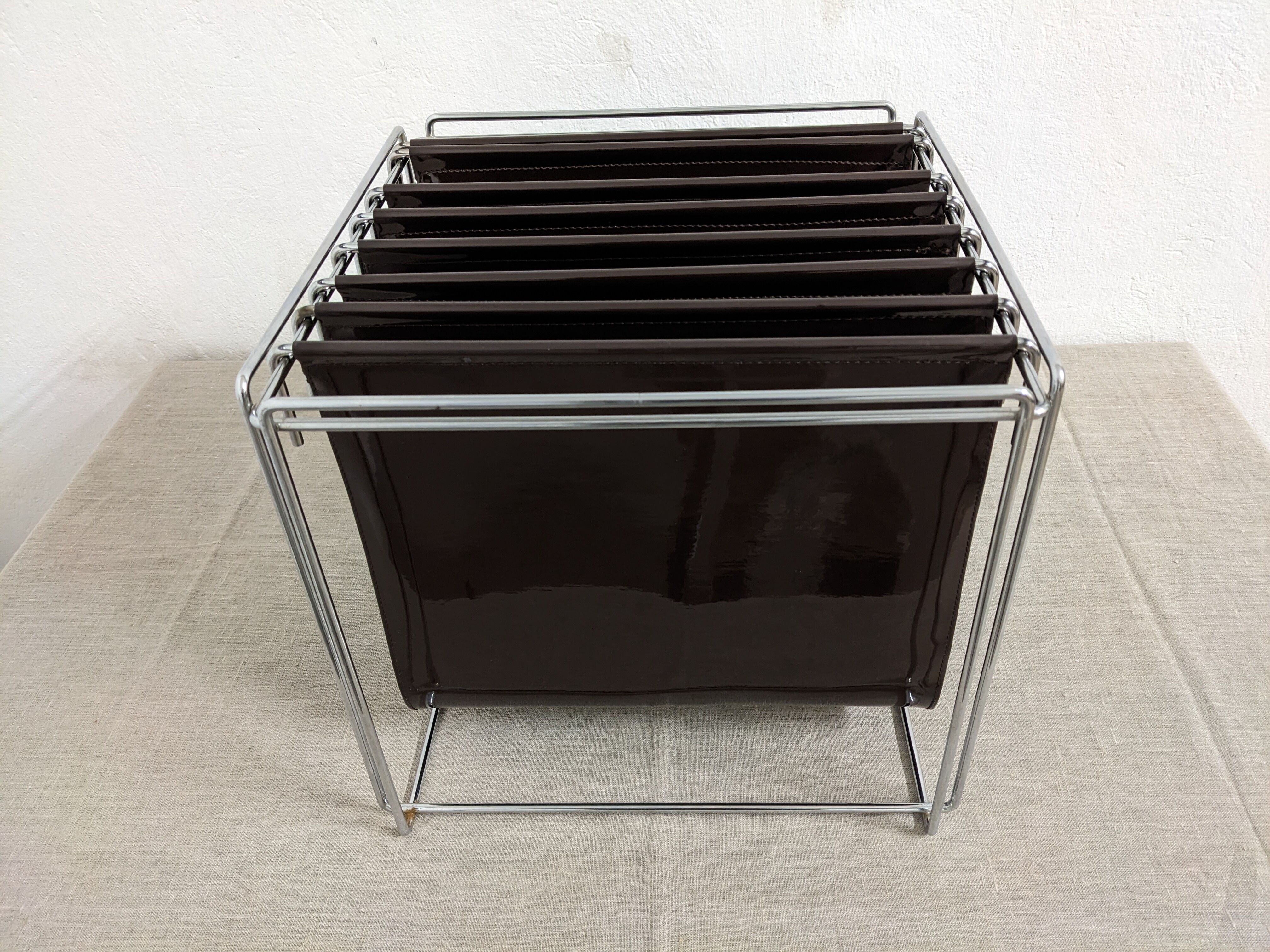 Magazine holder design Gérard Rignault published by Group S.A.