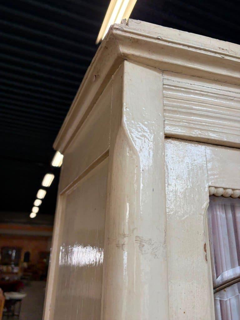 Buffet vintage blanc cassé / meuble de brocante