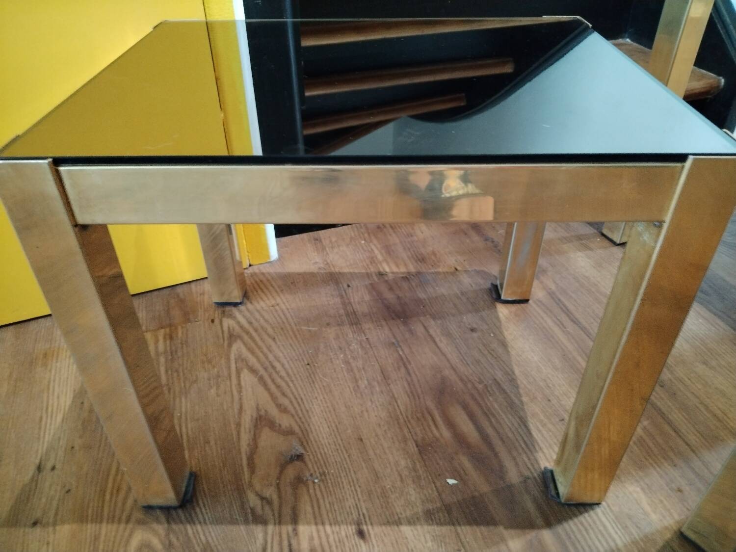 Vintage nesting table in gold metal and smoked mirror glass