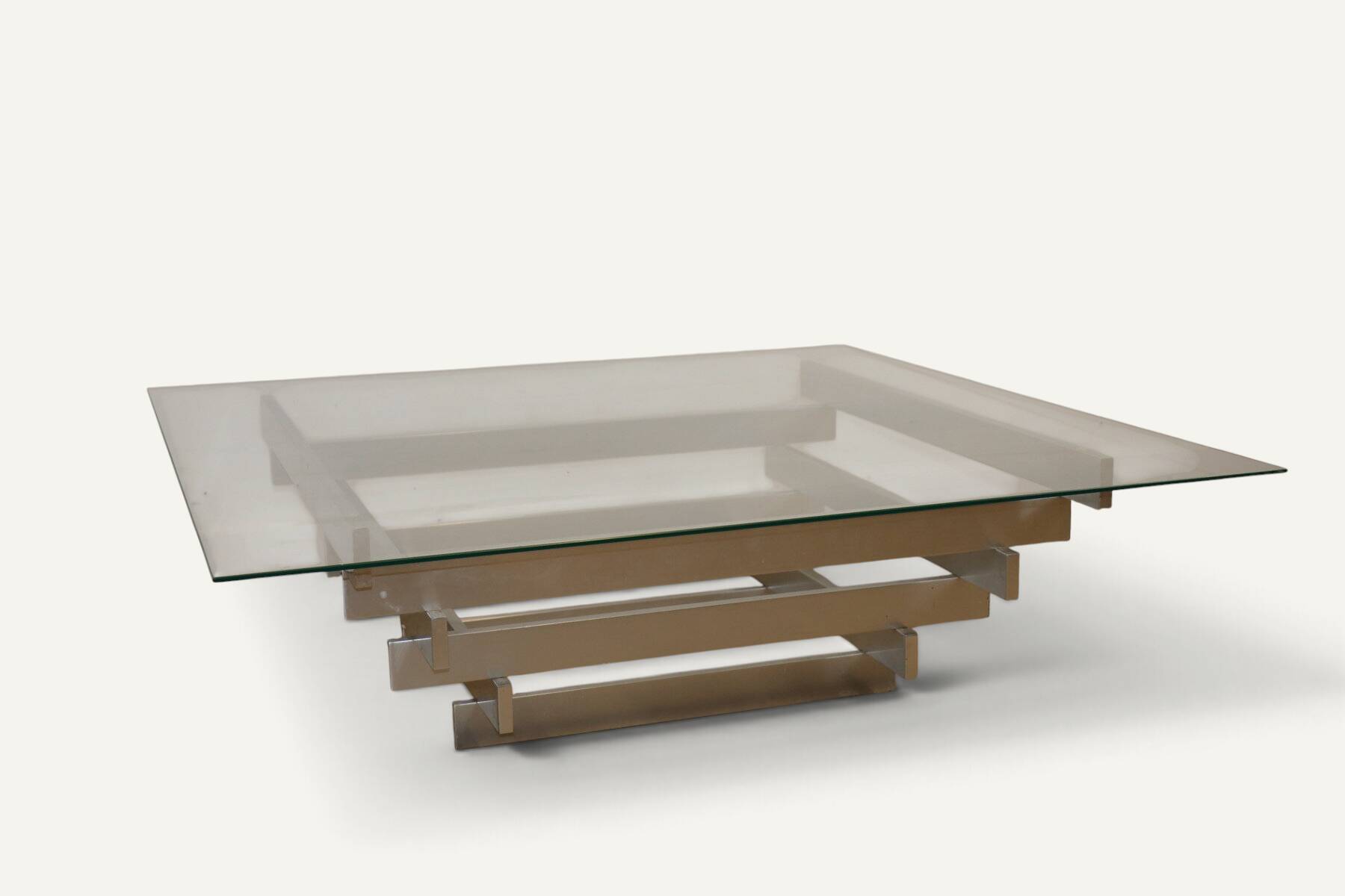 Table basse sculpturale en aluminium brossé et verre – années 1970