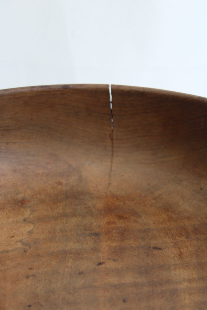 Round wooden dish