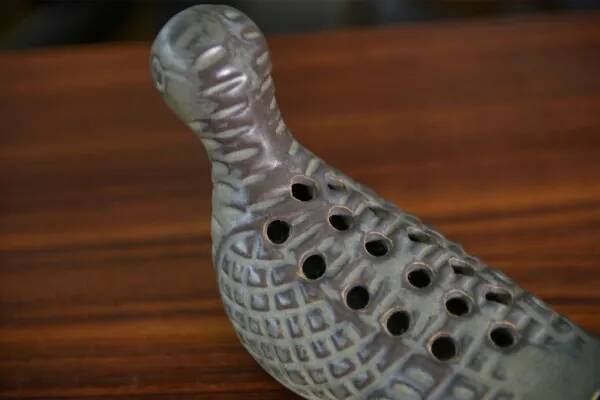 Ceramic dove flower frog, Le Potier Menton, 1960s