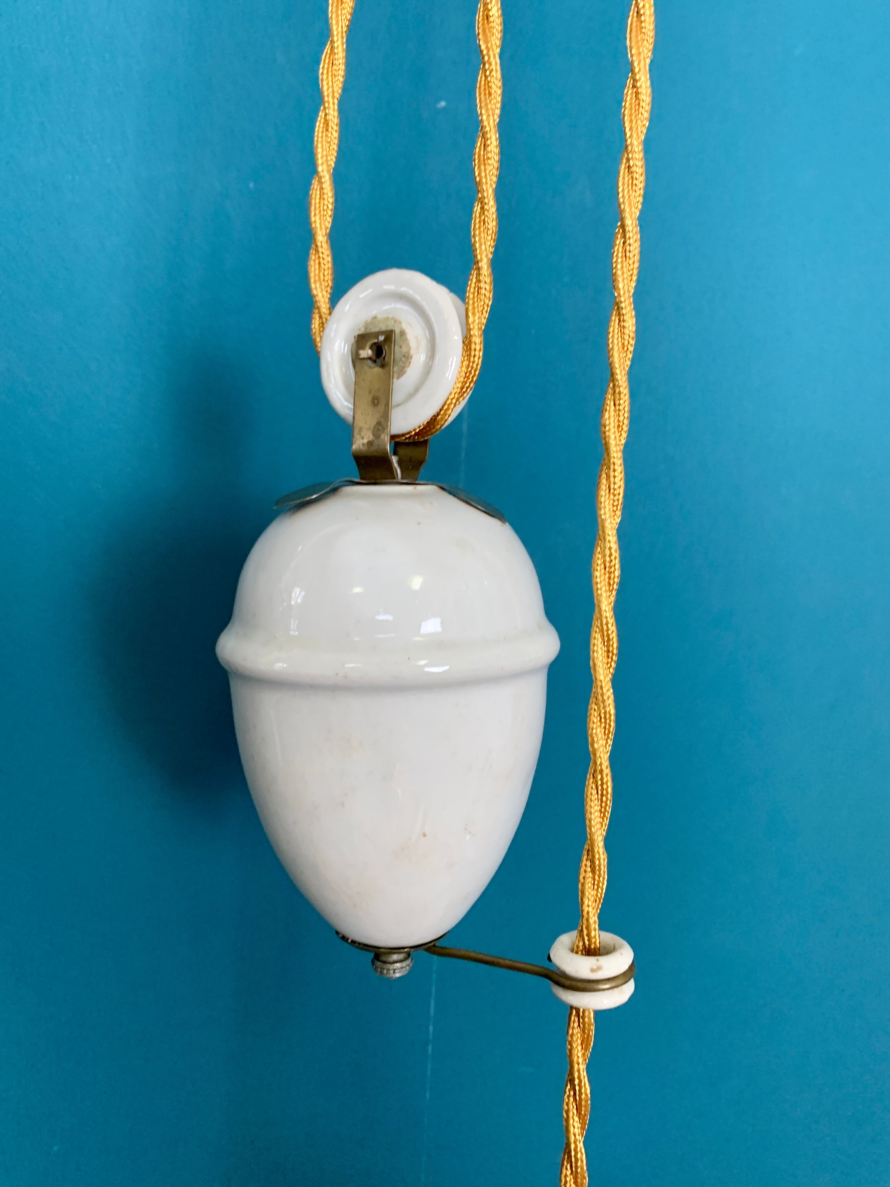 Suspension rises and falls in opaline