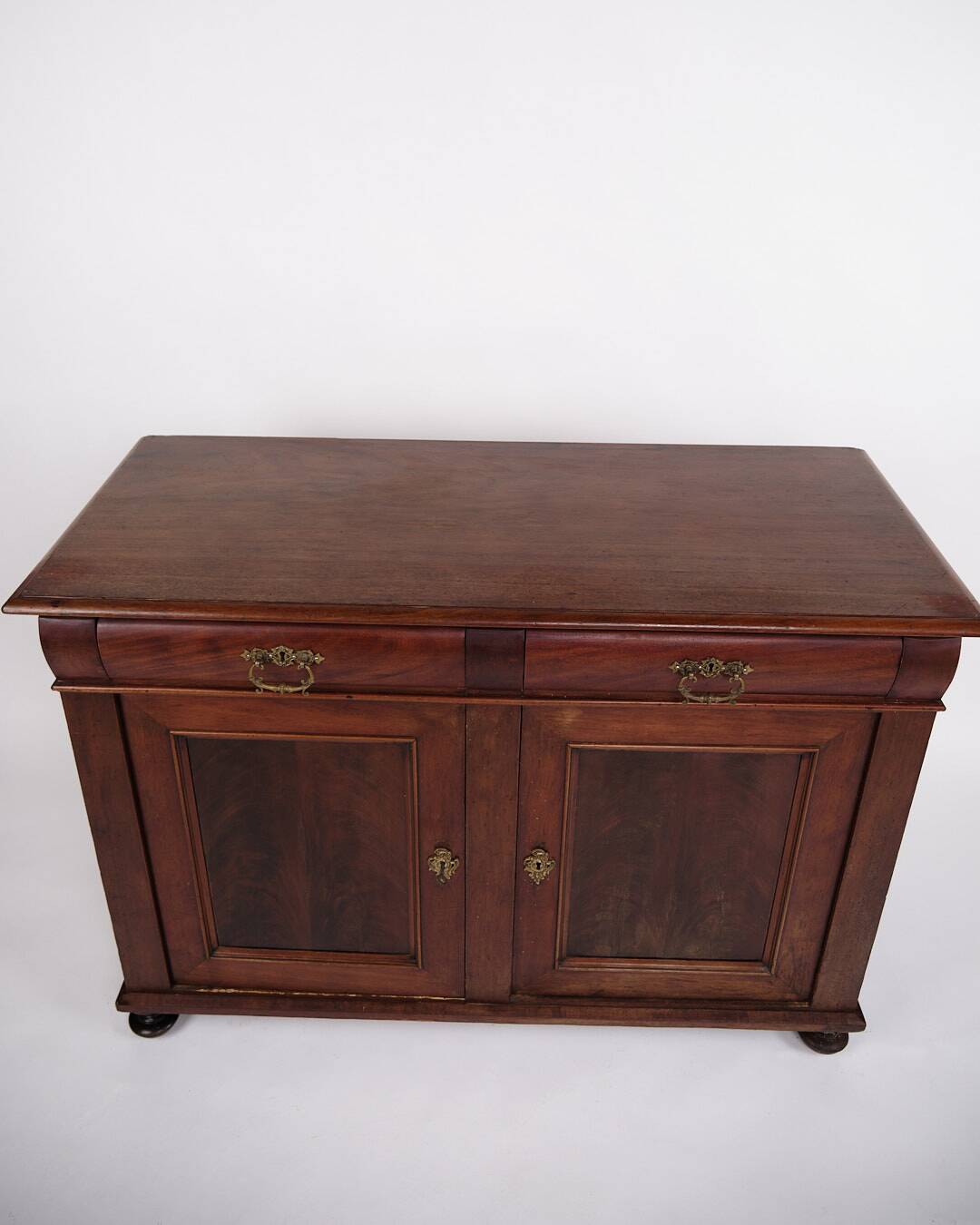 Low antique sideboard - hand polished mahogany - fixed shelves - 1880s