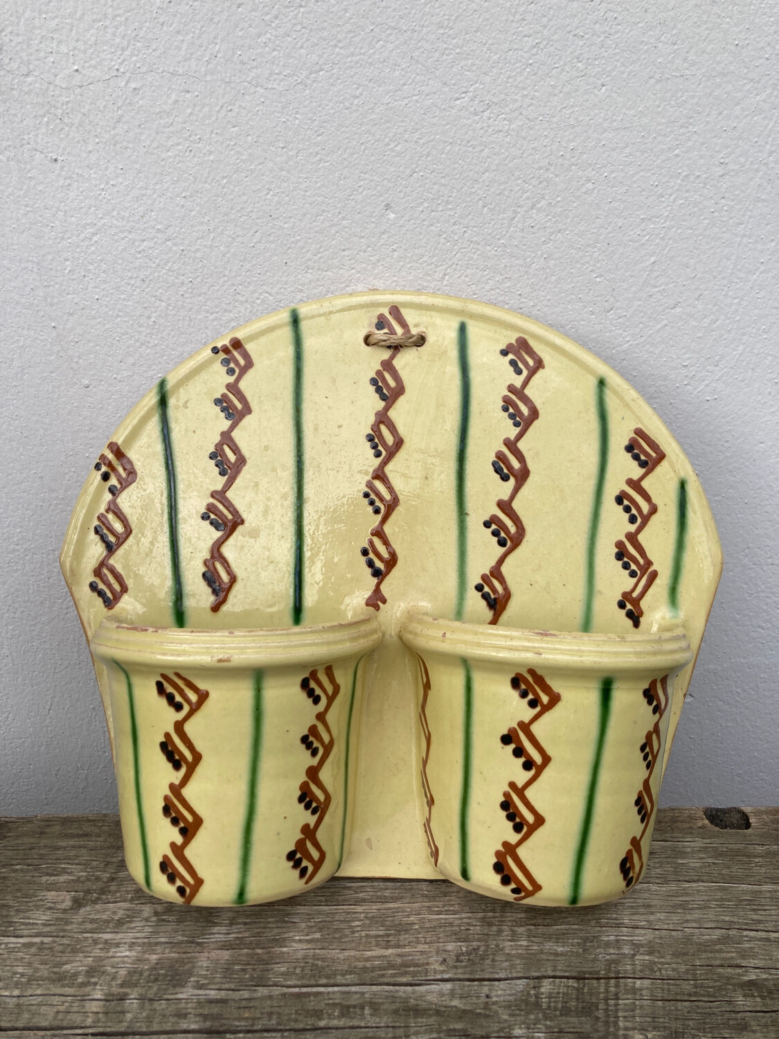 Wall-mounted planter or cutlery drainer in yellow vintage ceramic
