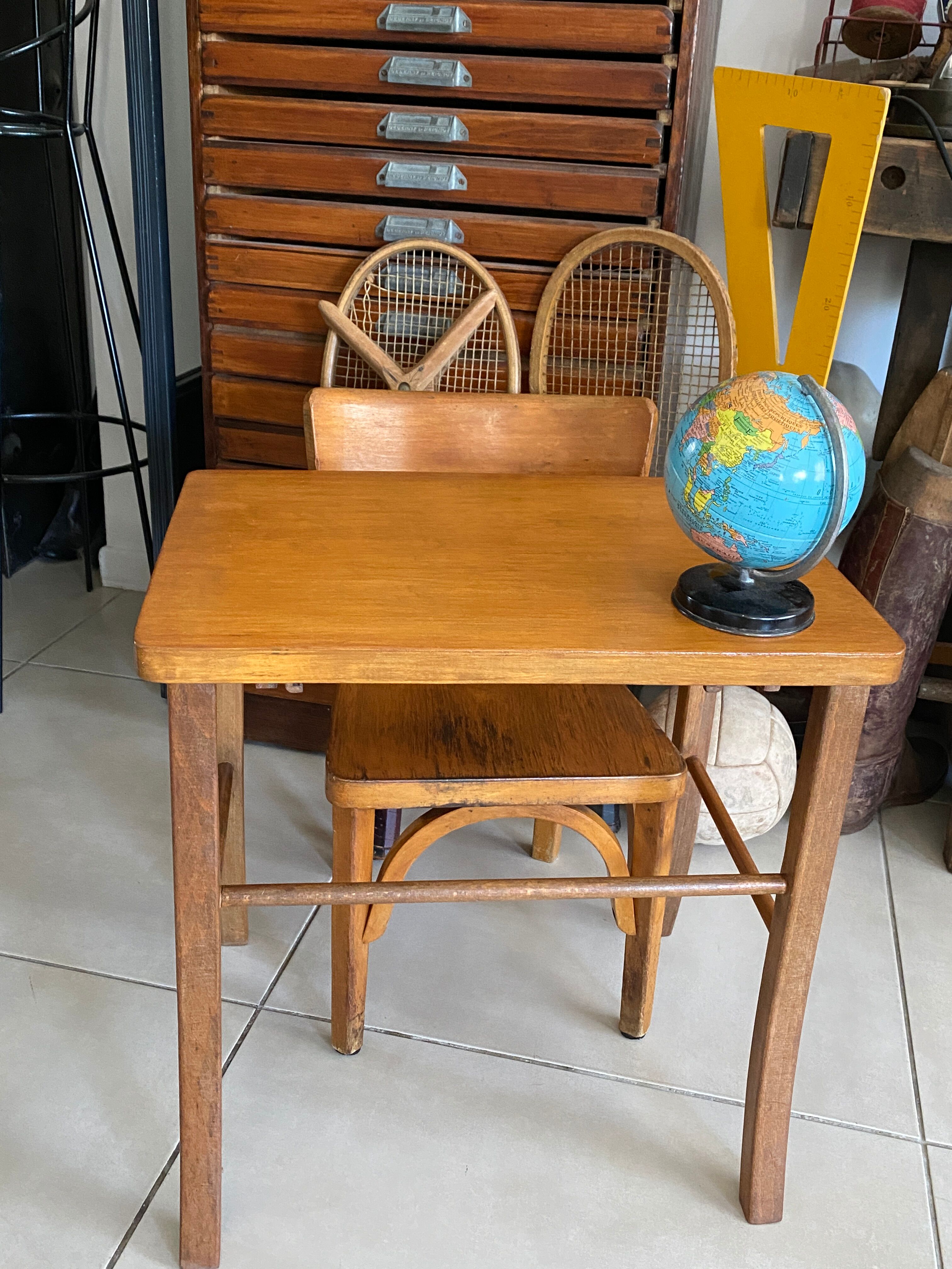 Ensemble bureau et chaise enfant Baumann