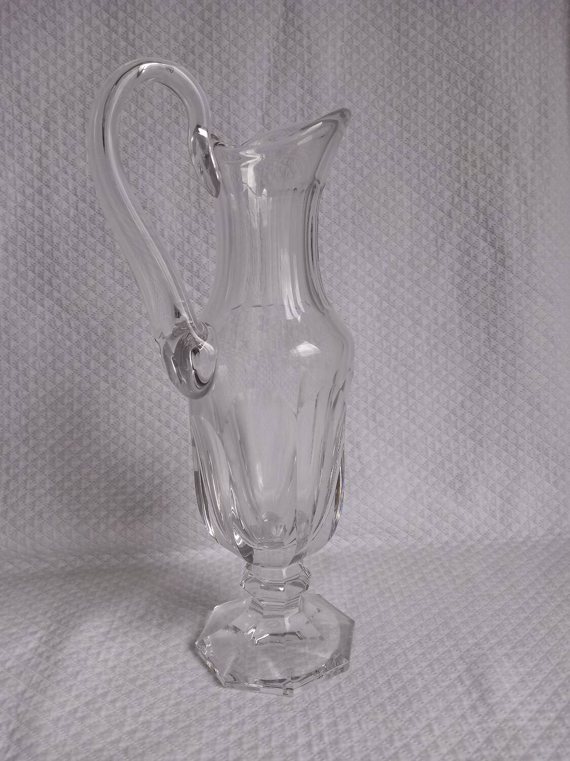Superb cut crystal jug from the Saint Louis house, model Ch.