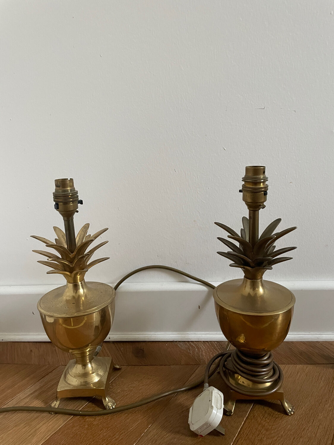 Pair of pineapple lamp legs