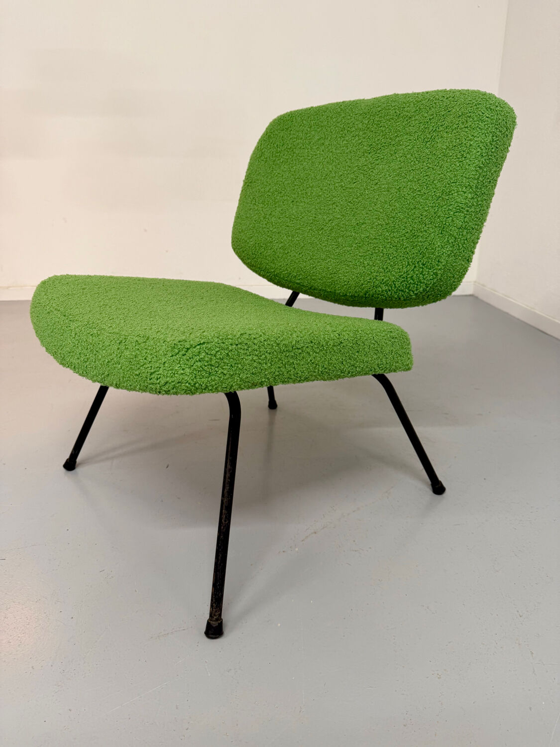 Vintage French designer armchair Pierre Paulin CM 190 from the 1960s.