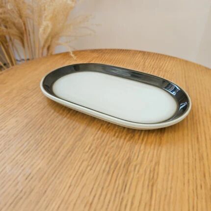 Superb small Mosa Maastricht tray in white and brown porcelain.