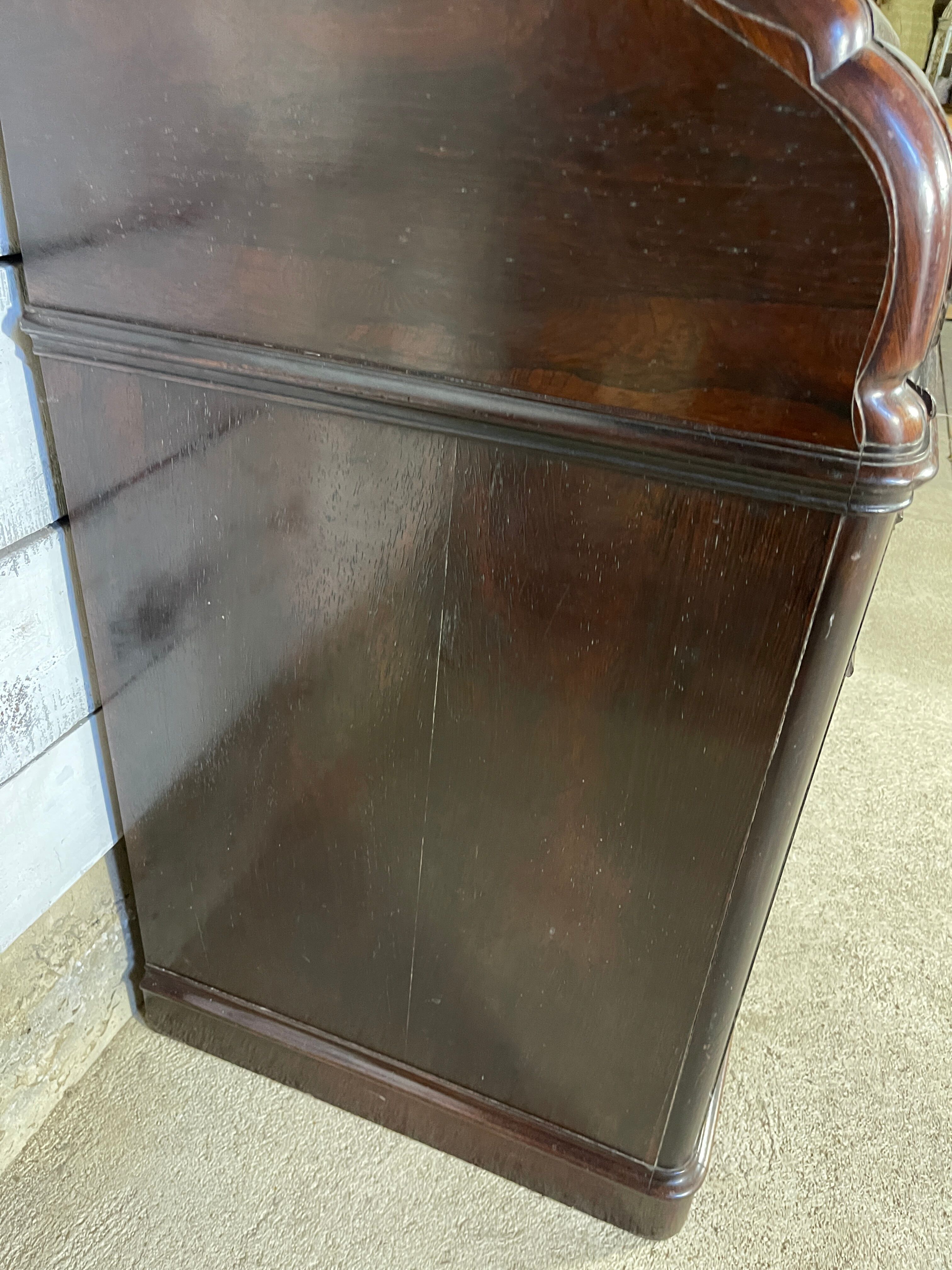 Railway chest of drawers