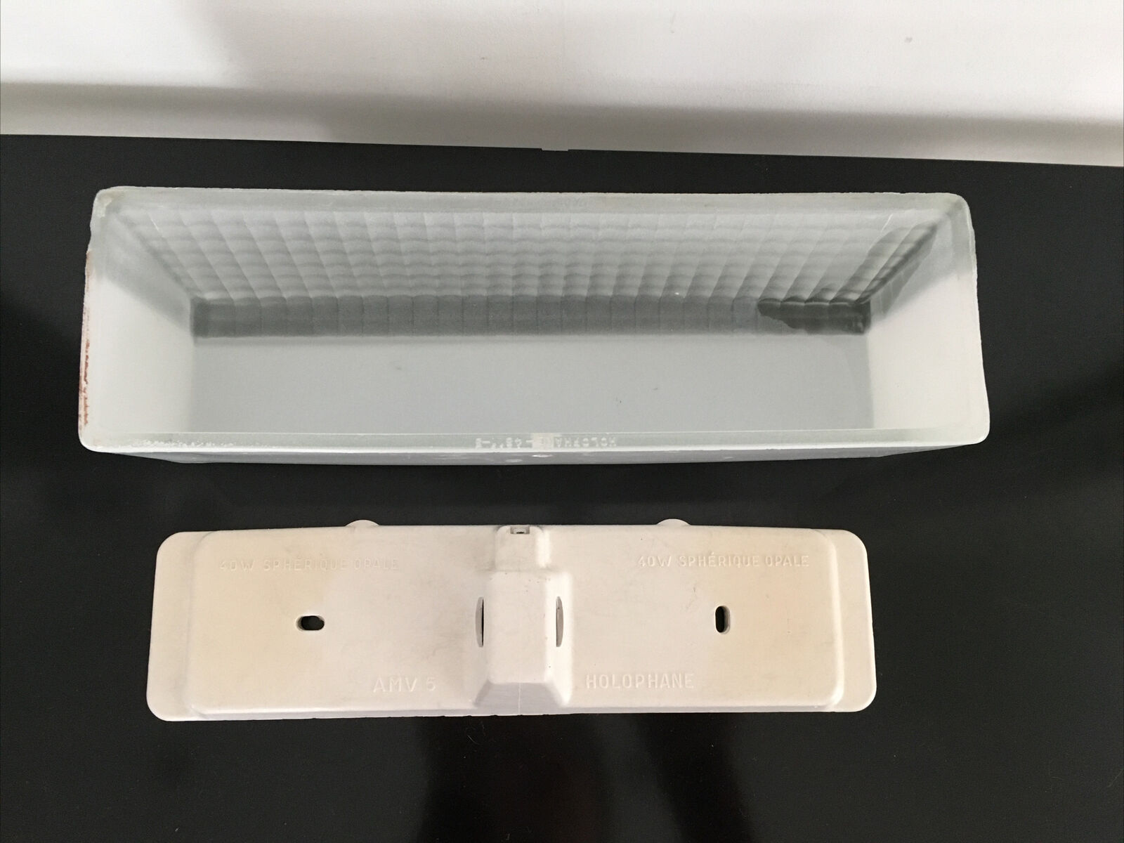 Apply Holophane design 50 60-industrial opalin glass and streaked lamp
