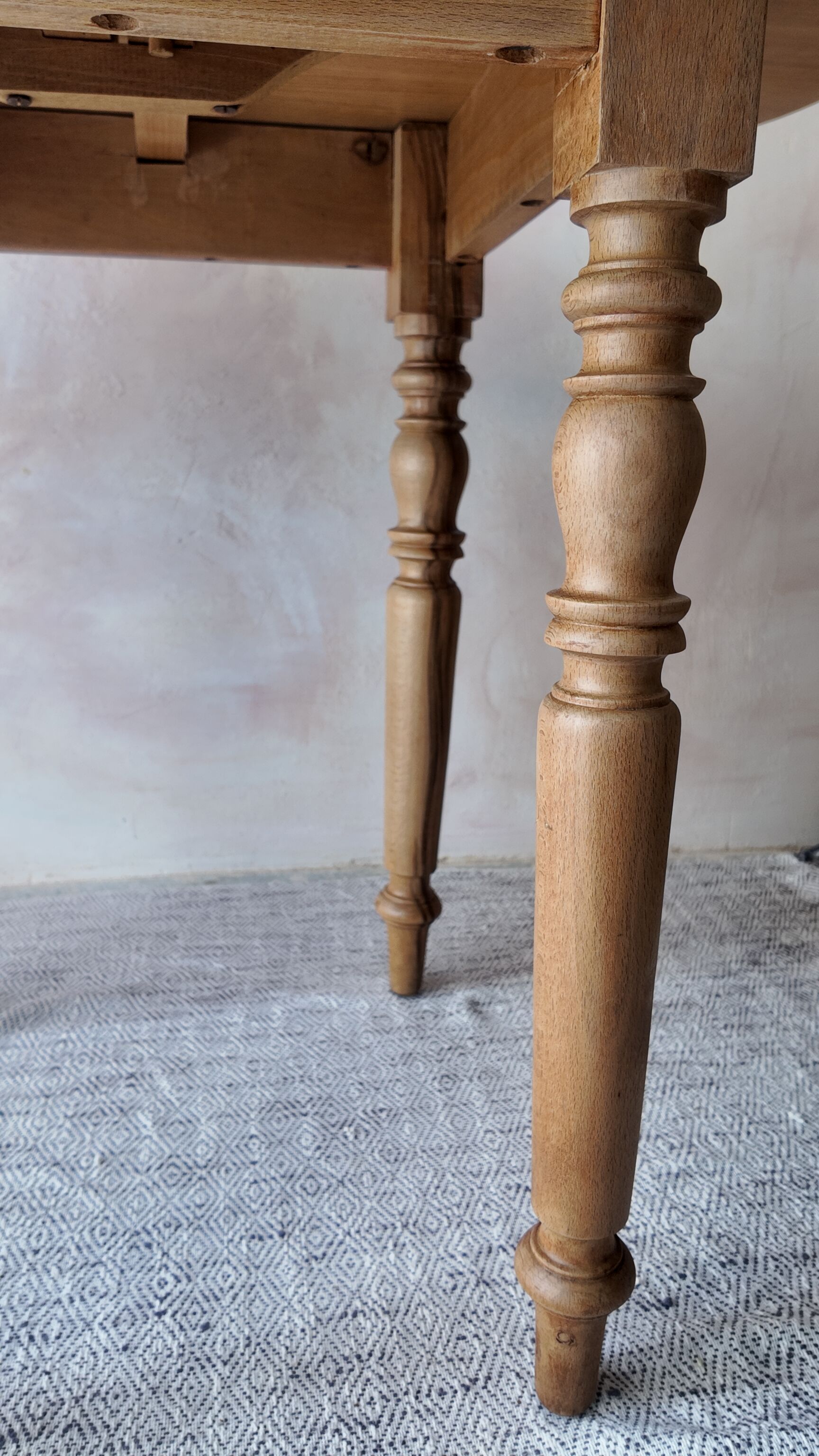 Small round beech drop-leaf table - soft country spirit