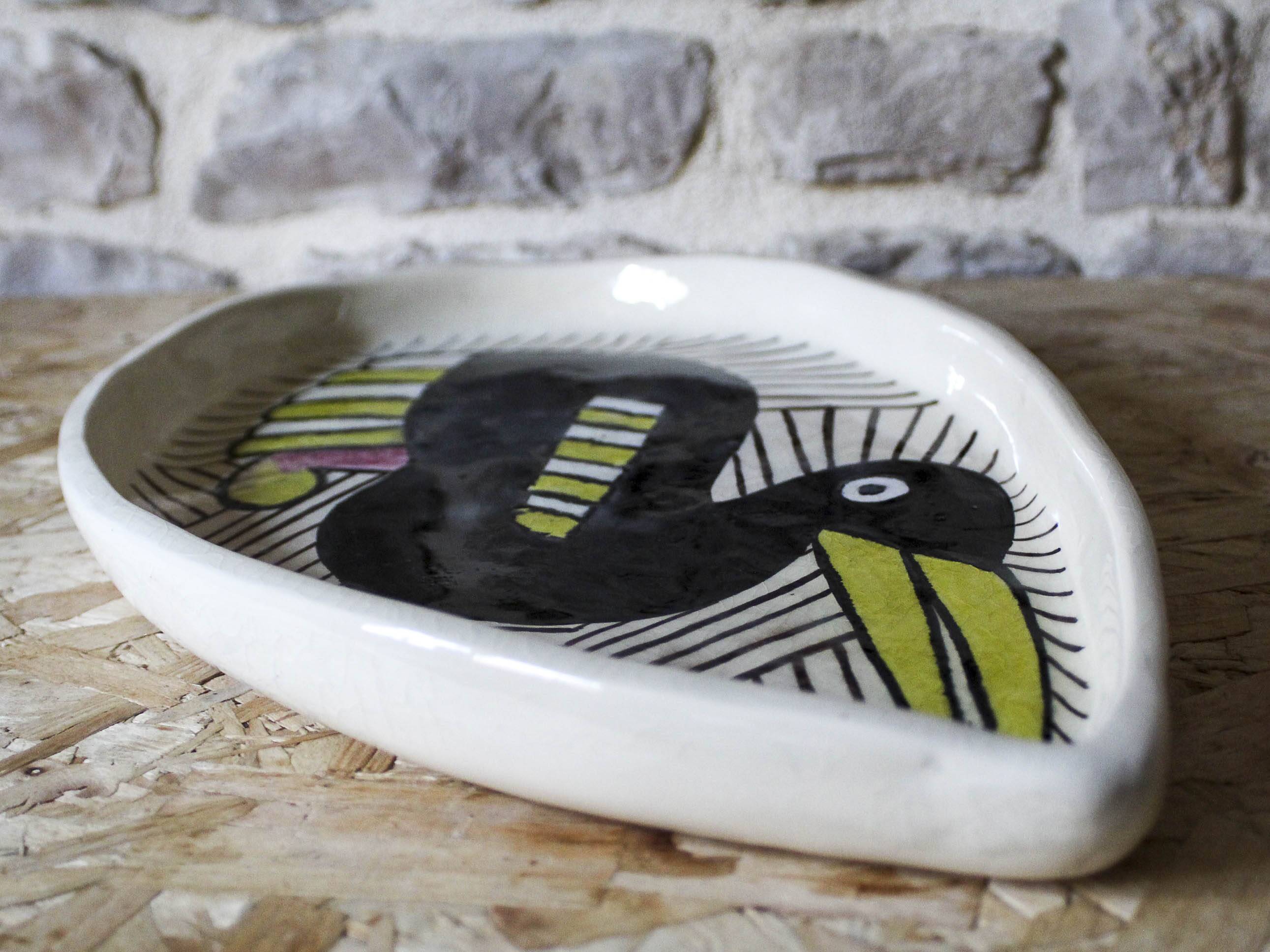 Ceramic dish with bird decoration Reine Steenbakkers