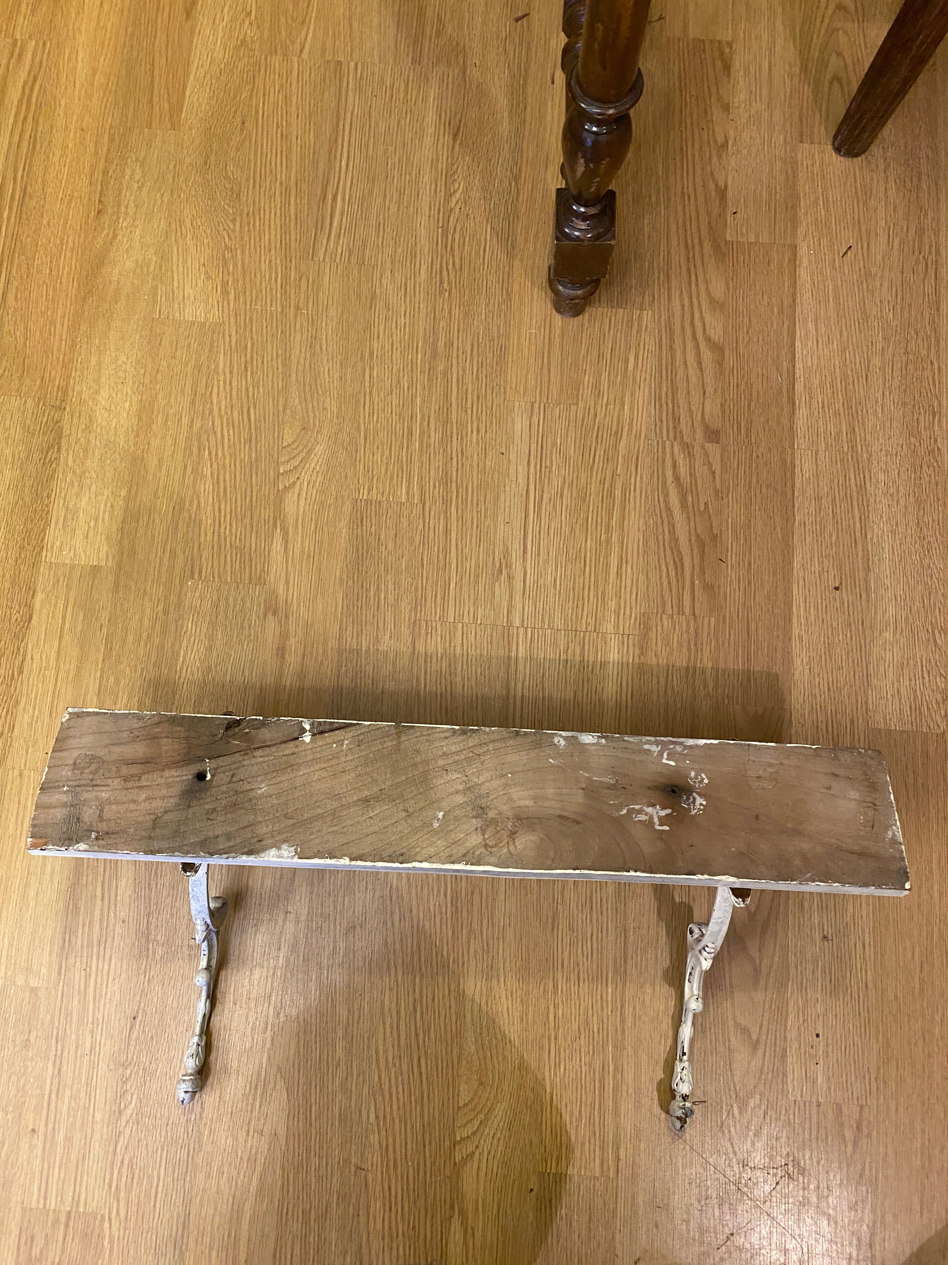 Wall coat door patère