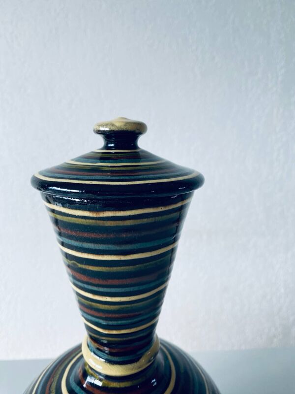 Poterie en terre cuite vernissée